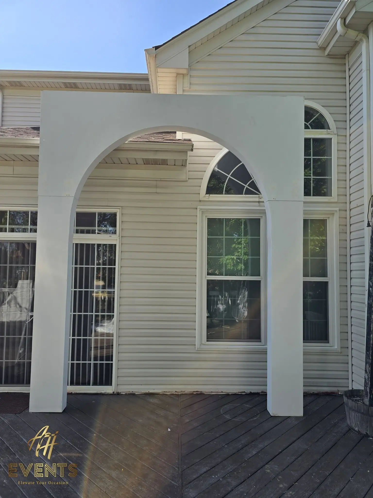 White volumetric arch with a rounded opening on a deck, side angle