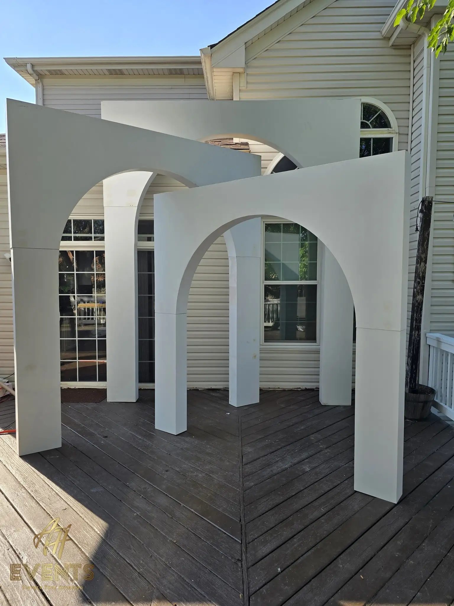 The three nested white volumetric arches arranged front-to-back on a deck